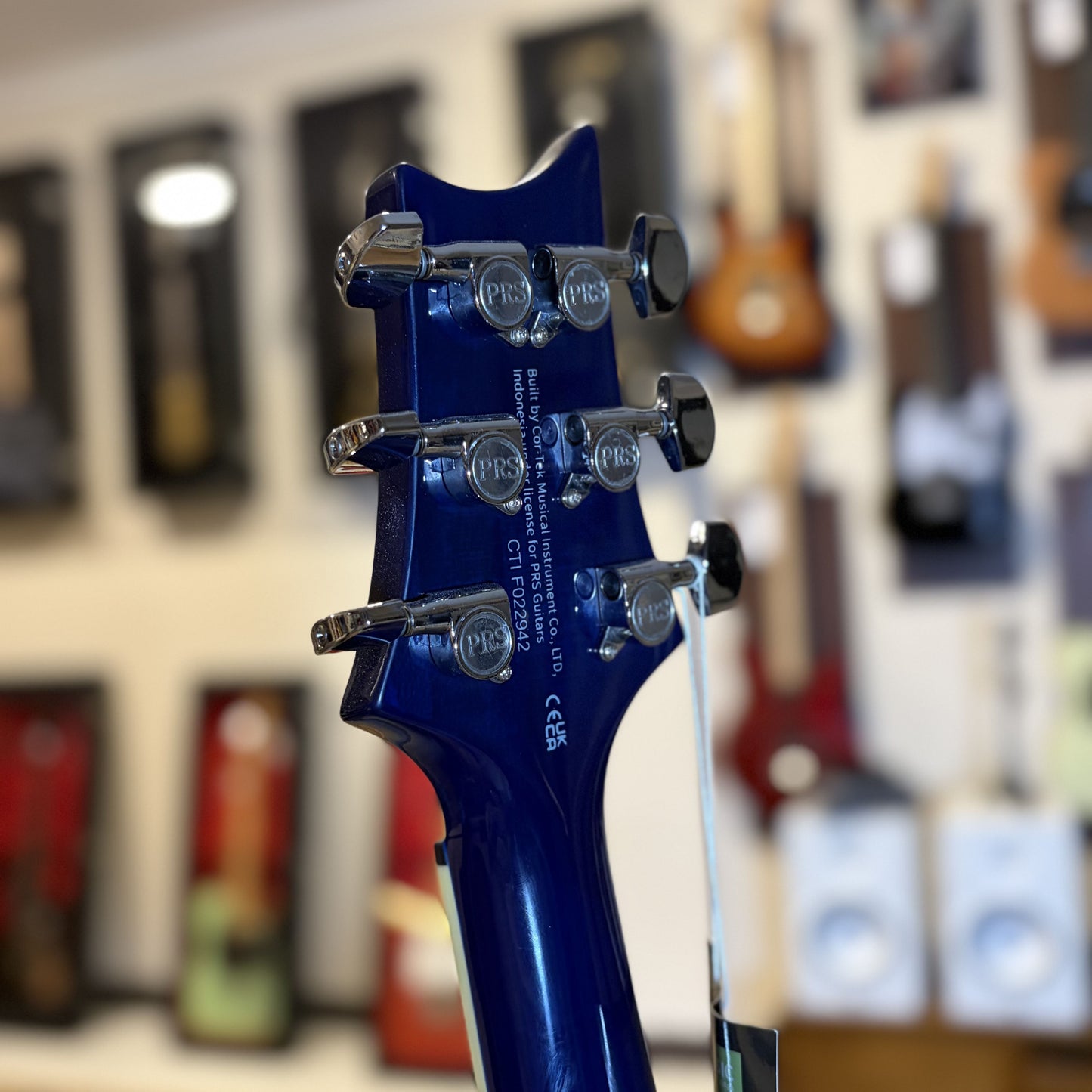 PRS SE 24 - TRANSLUCENT BLUE