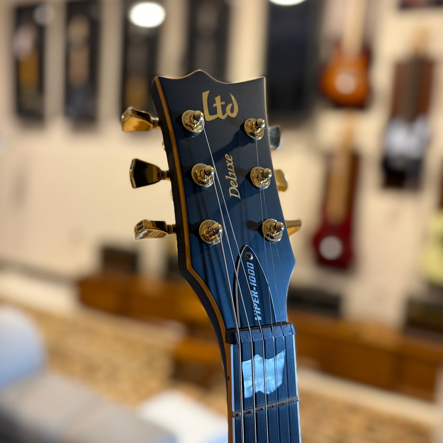 ESP LTD VIPER-1000 - VINTAGE BLACK