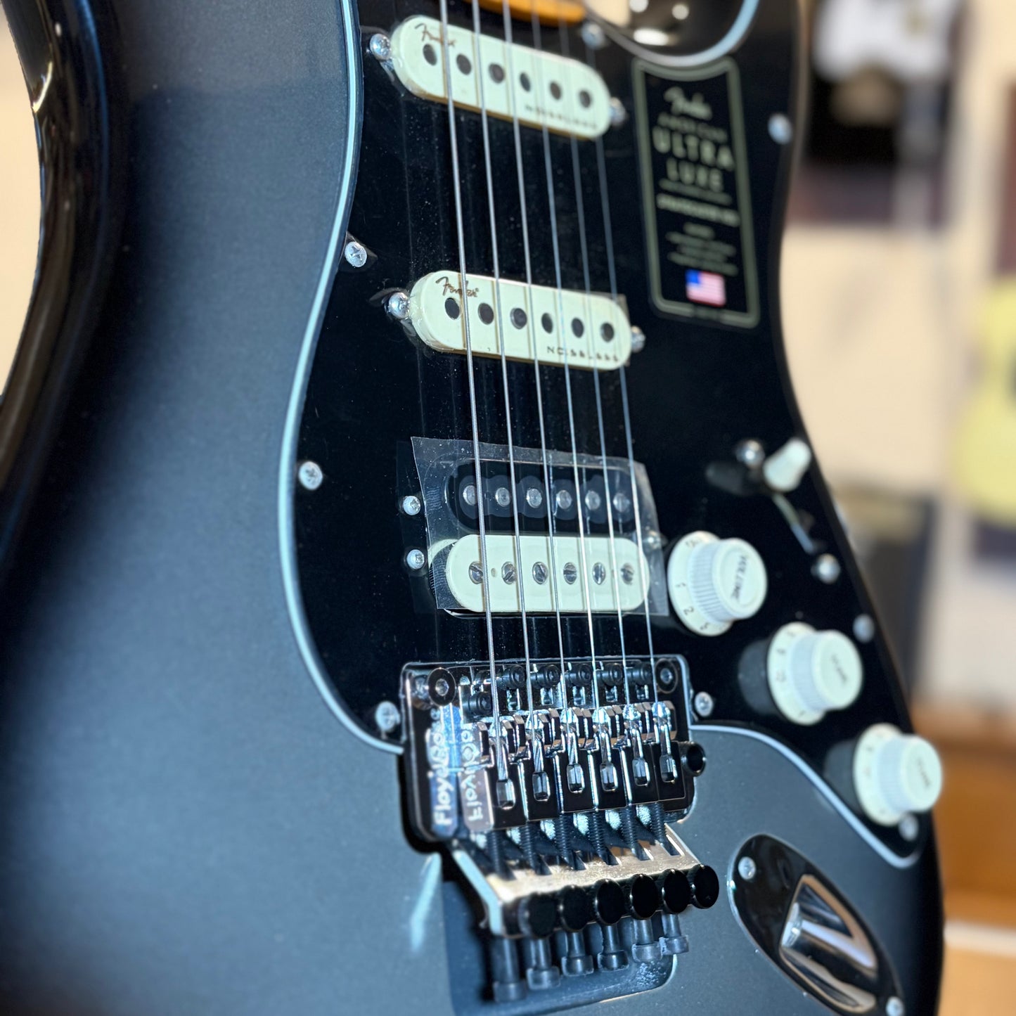 FENDER AMERICAN ULTRA LUXE STRAT FLOYD ROSE HSS MAPLE FB, SILVERBURST