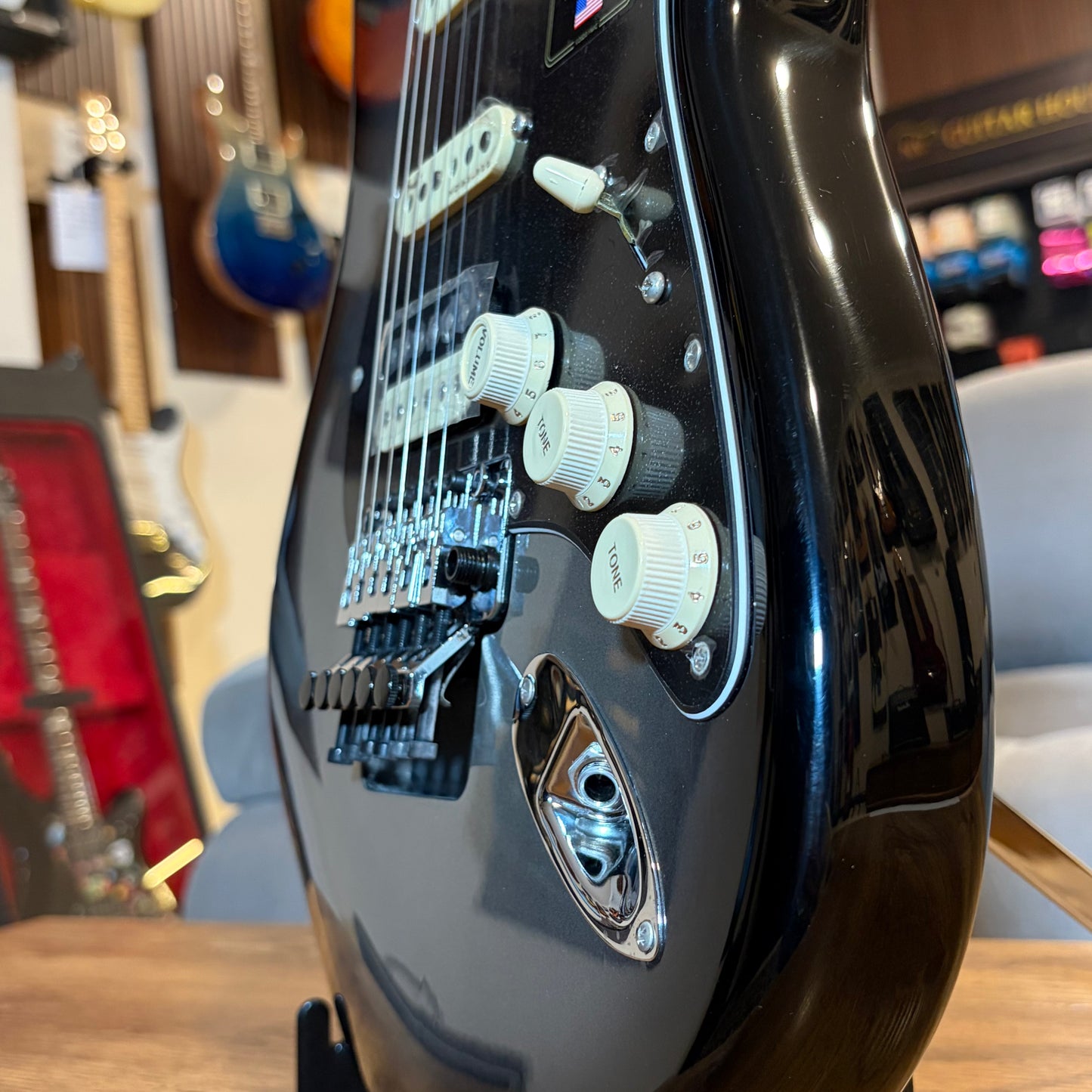 FENDER AMERICAN ULTRA LUXE STRAT FLOYD ROSE HSS MAPLE FB, SILVERBURST